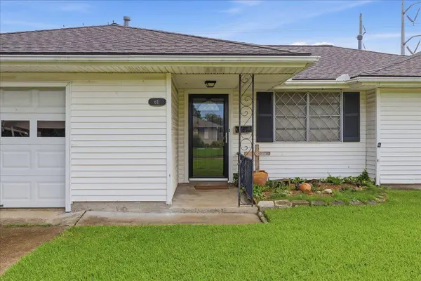 611 S 16th, Nederland, TX 77627