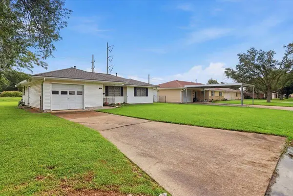 611 S 16th, Nederland, TX 77627