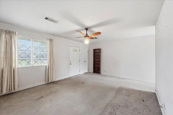 611 S 16th, Nederland, TX 77627