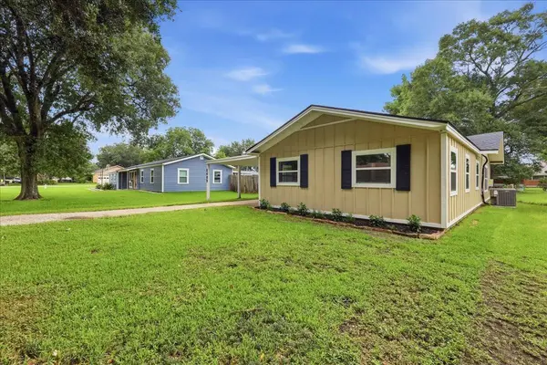 2409 Grand BLVD, Port Neches, TX 77651