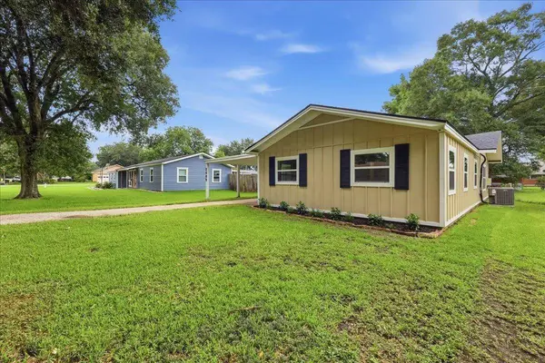 2409 GRAND BLVD., Port Neches, TX 77651