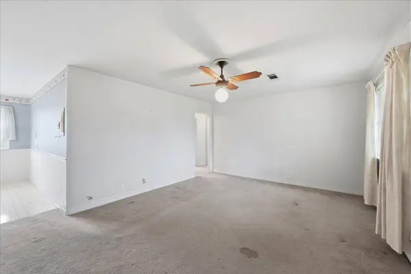 611 S 16th ST, Nederland, TX 77627
