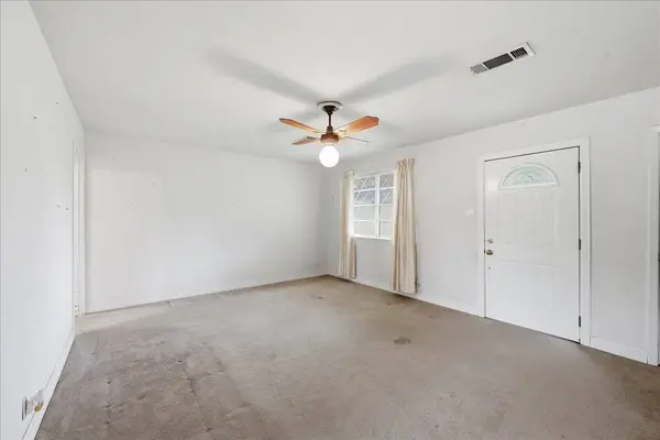 611 S 16th ST, Nederland, TX 77627