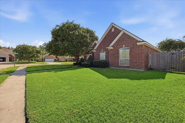 2831 MEADOWBROOK, Port Neches, TX 77651