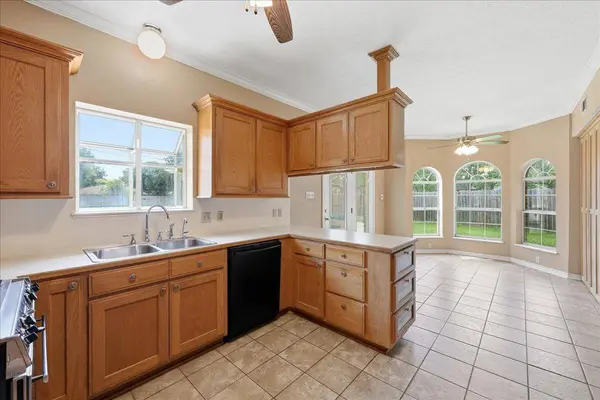 1515 N 26th, Nederland, TX 77627
