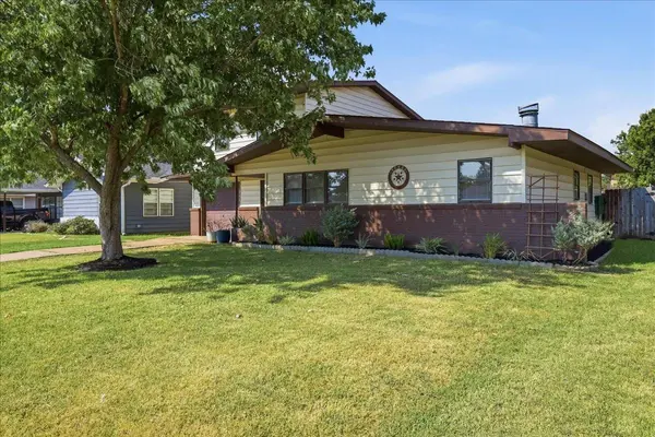 711 S 6th ST, Nederland, TX 77627