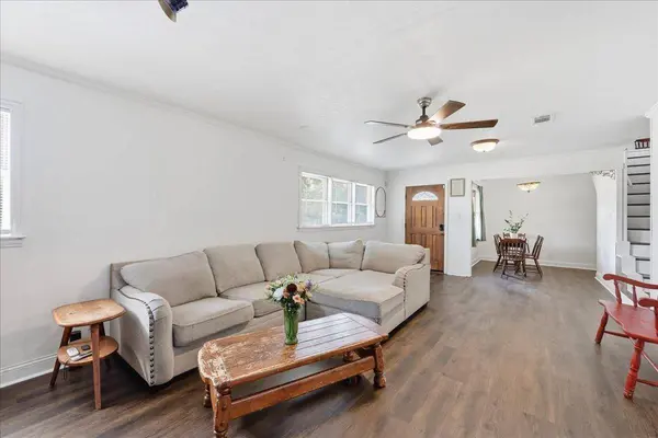 711 S 6th, Nederland, TX 77627