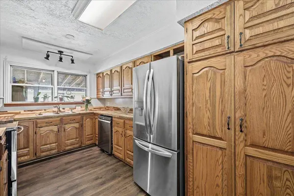 711 S 6th, Nederland, TX 77627