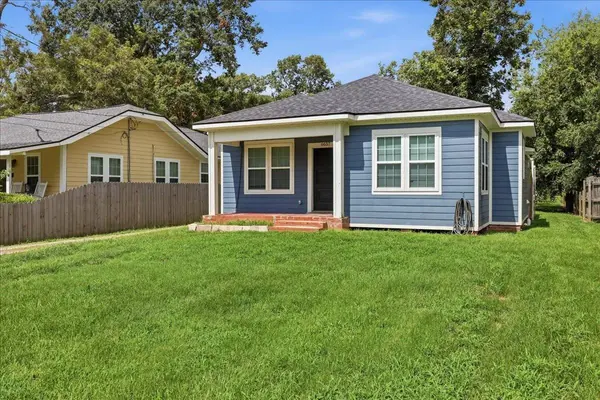 6657 Washington ST, Groves, TX 77619