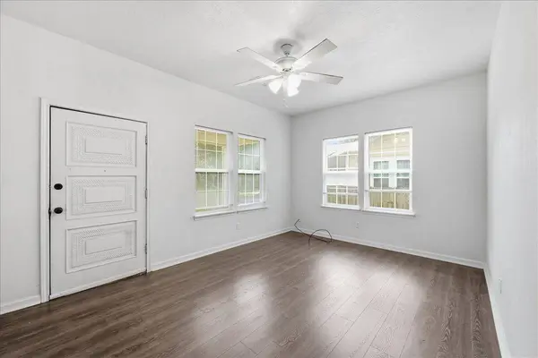6657 WASHINGTON, Groves, TX 77619