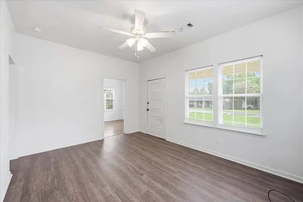 6657 WASHINGTON, Groves, TX 77619