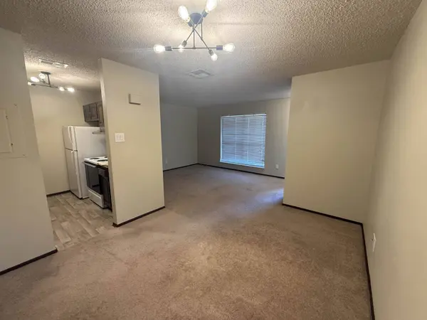 6801 Camden #8, Groves, TX 77619