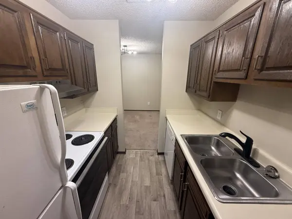 6801 Camden #8, Groves, TX 77619