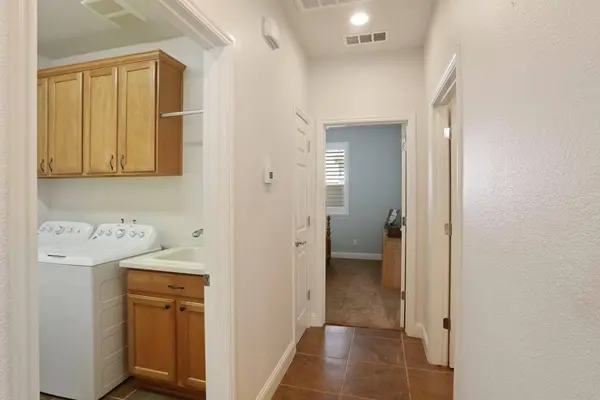 1527 Maple Valley ST, Manteca, CA 95336