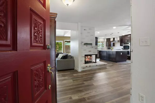 2812 Zarand DR, Modesto, CA 95355