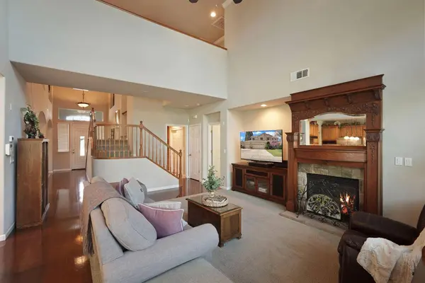 2043 Derrick AVE, Manteca, CA 95337