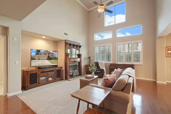 2043 Derrick AVE, Manteca, CA 95337