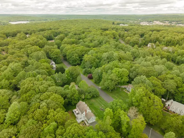 6 Jeremy Drive, East Lyme, CT 06333