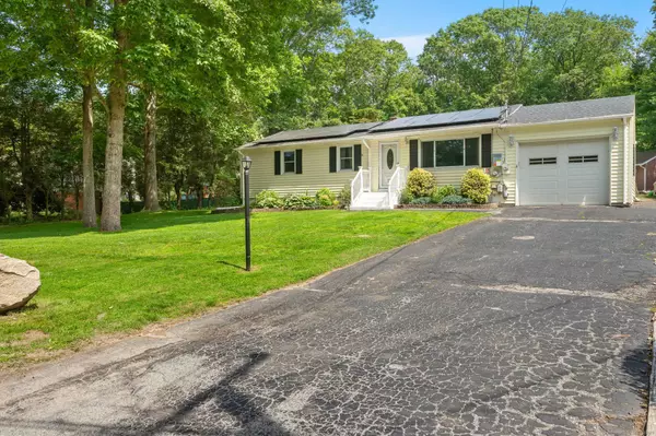 869 Long Cove Road, Ledyard, CT 06335