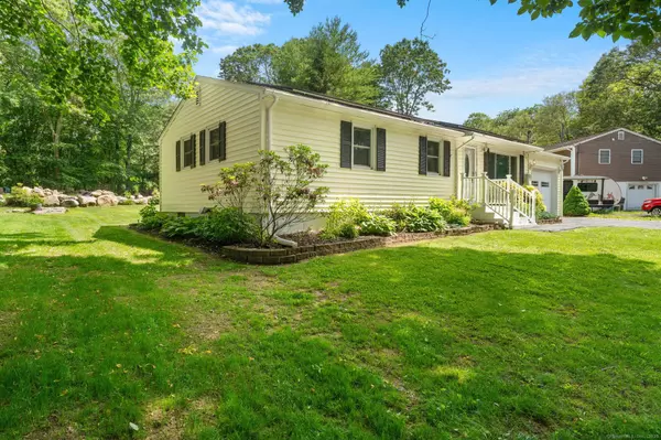 869 Long Cove Road, Ledyard, CT 06335