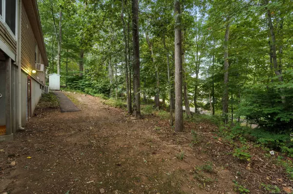 8 Sycamore Road, East Lyme, CT 06357