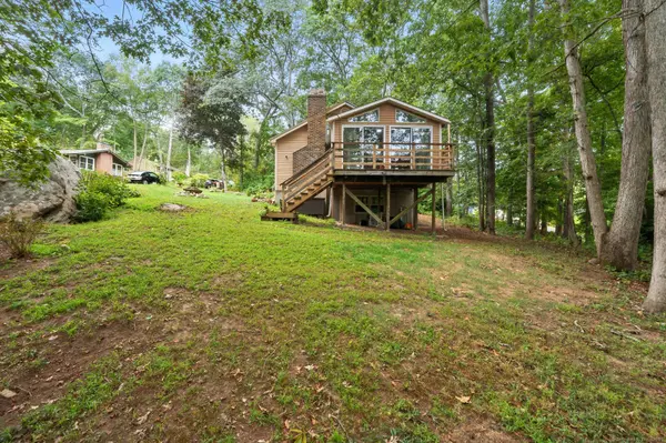 8 Sycamore Road, East Lyme, CT 06357