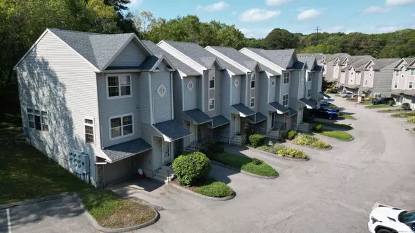 19 Hawthorne Drive #102, New London, CT 06320