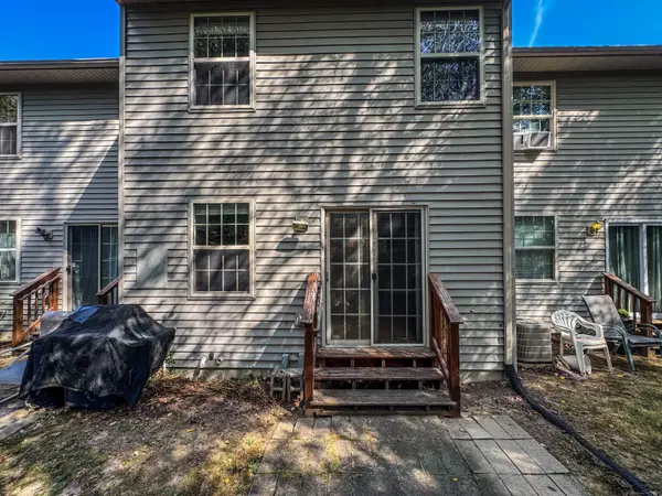 19 Hawthorne Drive #102, New London, CT 06320