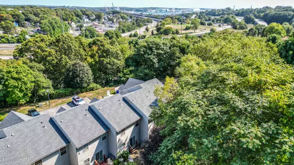 19 Hawthorne Drive #102, New London, CT 06320