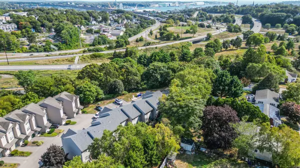 19 Hawthorne Drive #102, New London, CT 06320