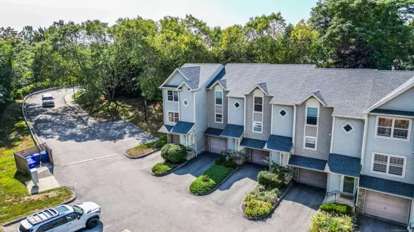 19 Hawthorne Drive #102, New London, CT 06320