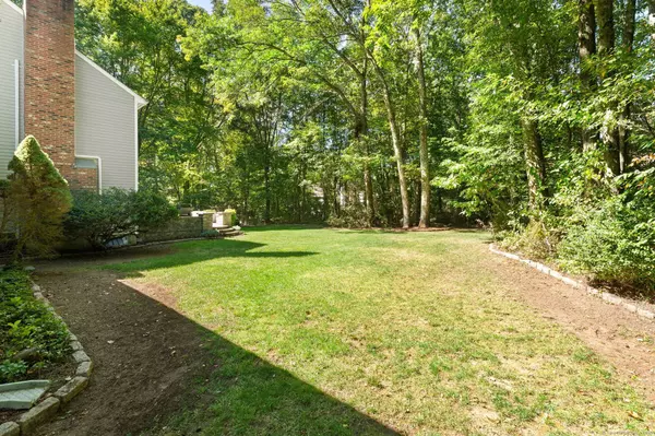 28 Alexander Drive, East Lyme, CT 06333