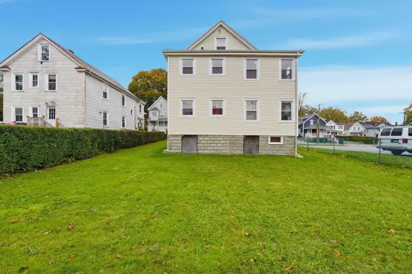 32 Moore Avenue, New London, CT 06320