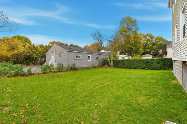 32 Moore Avenue, New London, CT 06320