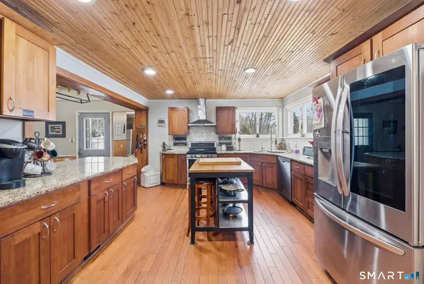 82 Sunnyside Street, Norwich, CT 06389