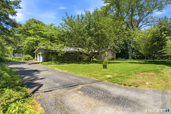 35 Woodridge Circle, Ledyard, CT 06335