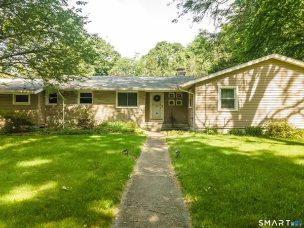 35 Woodridge Circle, Ledyard, CT 06335
