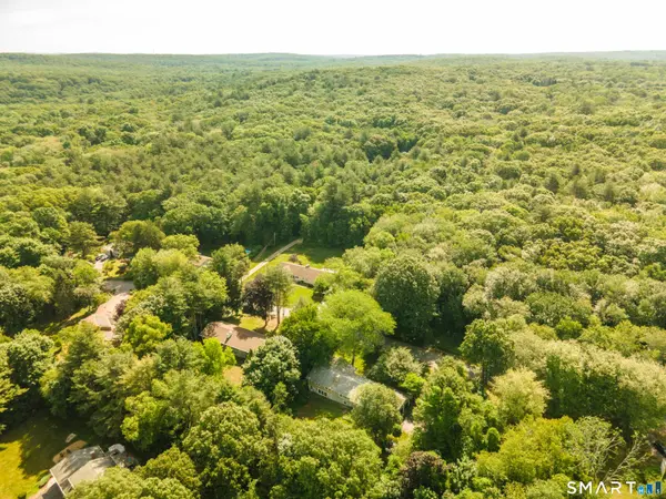 35 Woodridge Circle, Ledyard, CT 06335