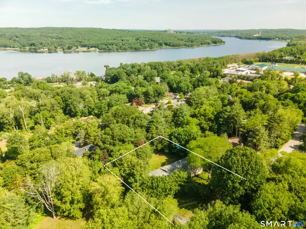 35 Woodridge Circle, Ledyard, CT 06335