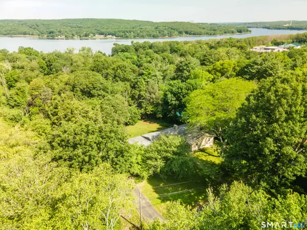 35 Woodridge Circle, Ledyard, CT 06335
