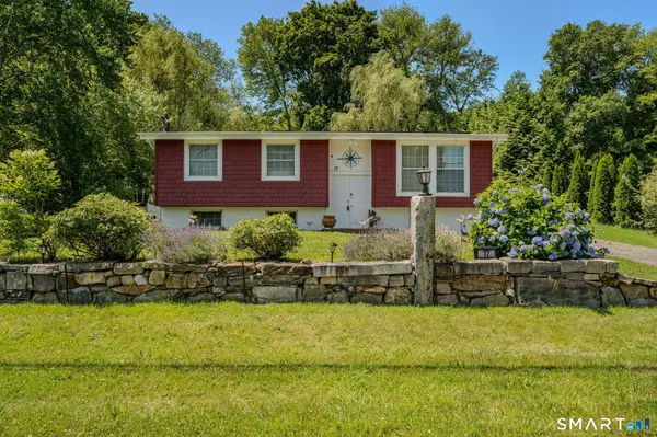 17 Meeting House Lane, Ledyard, CT 06339