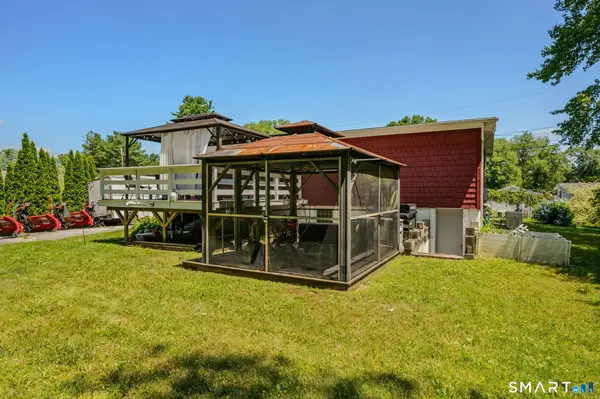 17 Meeting House Lane, Ledyard, CT 06339