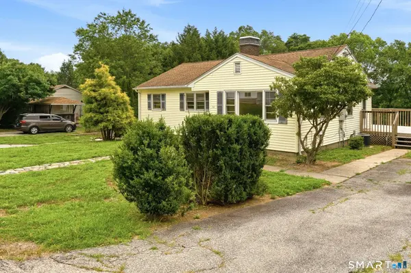 32 Cedar Lane, Montville, CT 06382