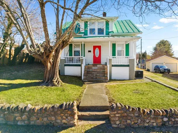 805 2ND AVE, Radford, VA 24141