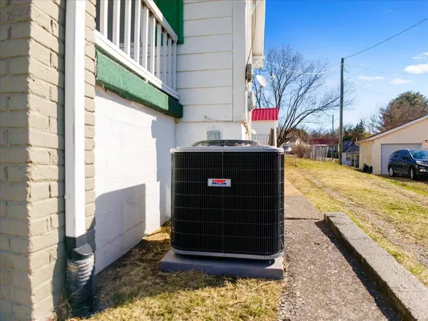 805 2ND AVE, Radford, VA 24141