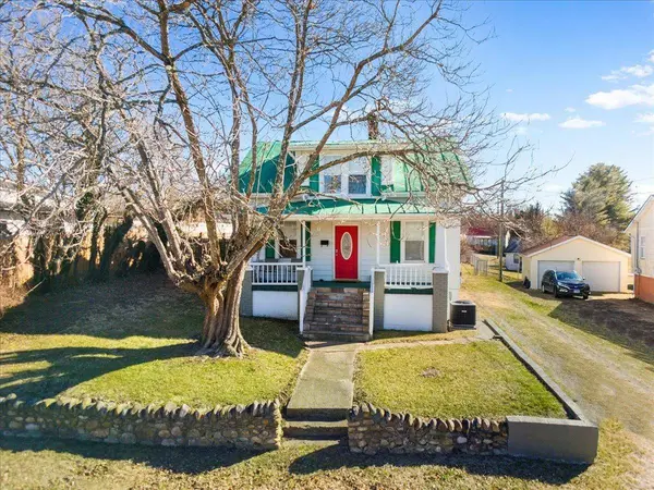 805 2ND AVE, Radford, VA 24141