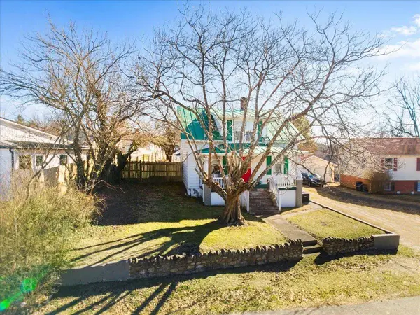 805 2ND AVE, Radford, VA 24141