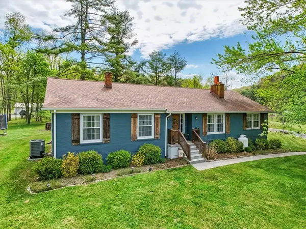 174 STUART Road SE, Copper Hill, VA 24079