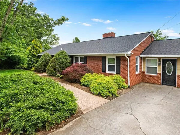 806 BERKLEY ST, Radford, VA 24141