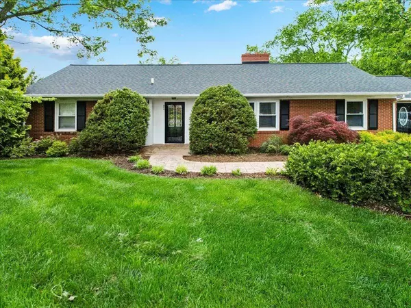 806 BERKLEY ST, Radford, VA 24141